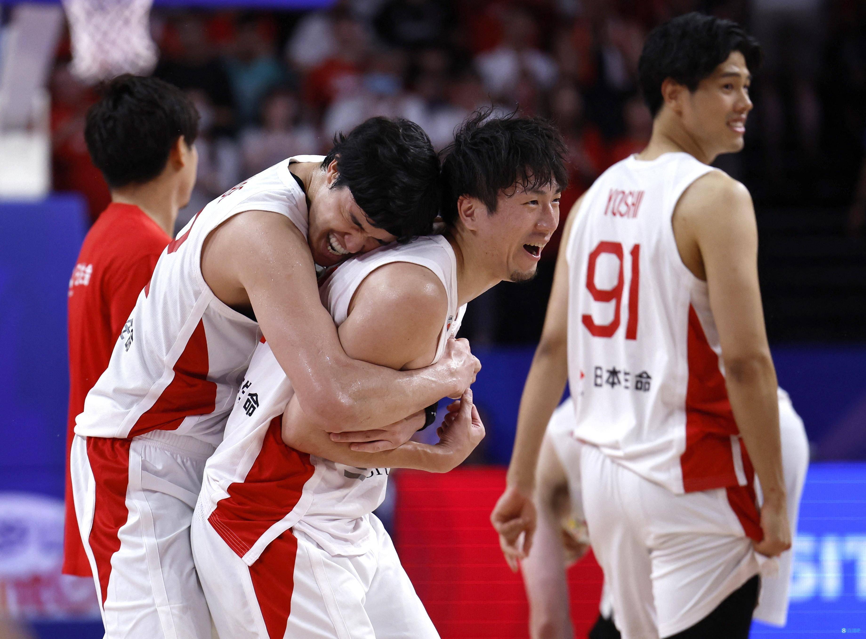日本球员击败对手晋级到下一轮比赛 日本球员击败对手晋级到下一轮比赛