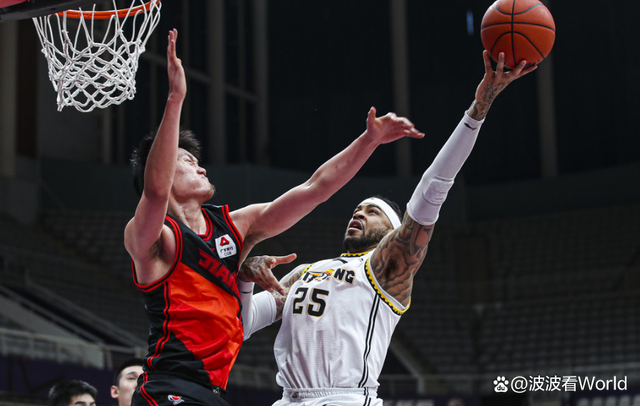 关于辽宁队轻取步行者，范弗利特统治全场的信息