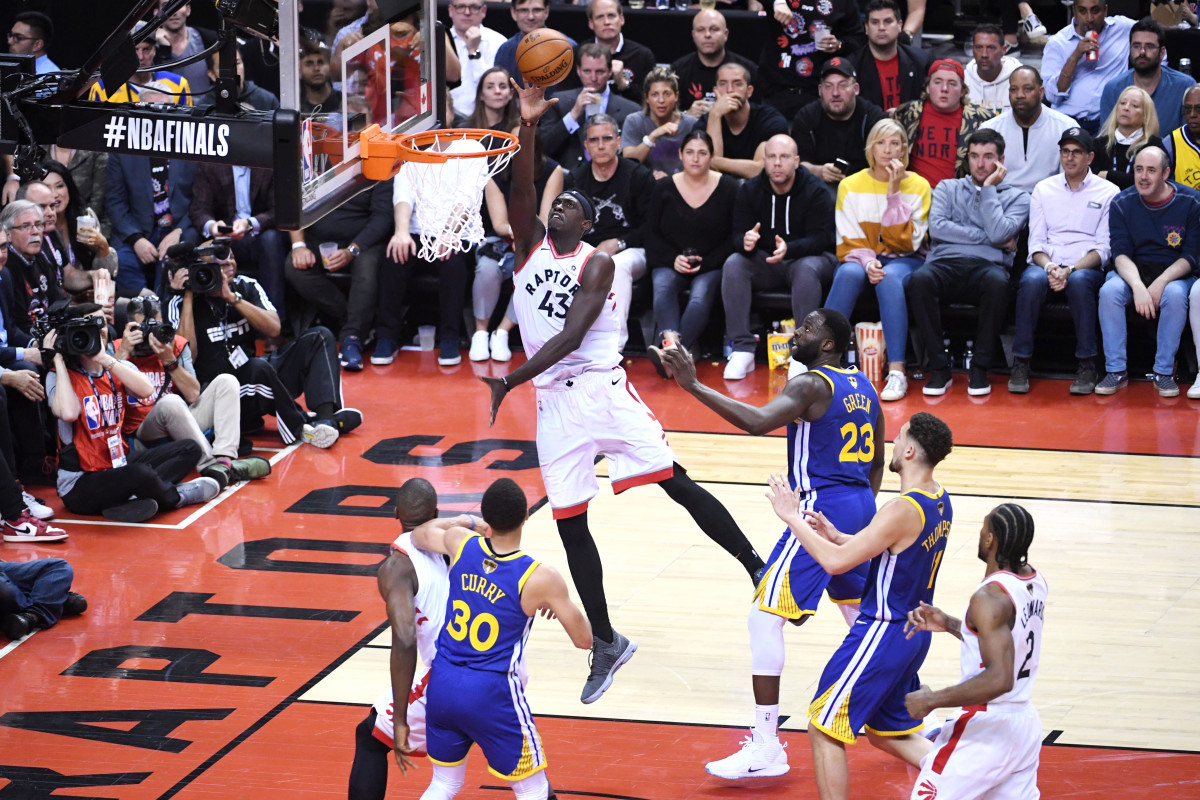 关于猛龙主场告捷，范弗利特火力全开的信息