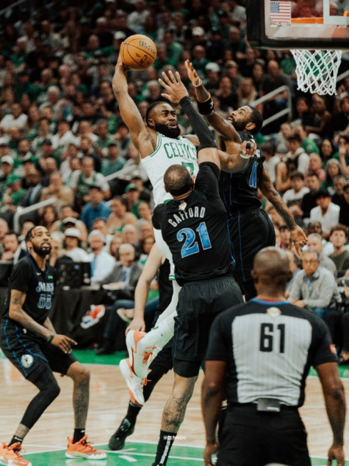 澳大利亚男篮绝杀独行侠，杰伦·布朗三分雨点燃全场的简单介绍