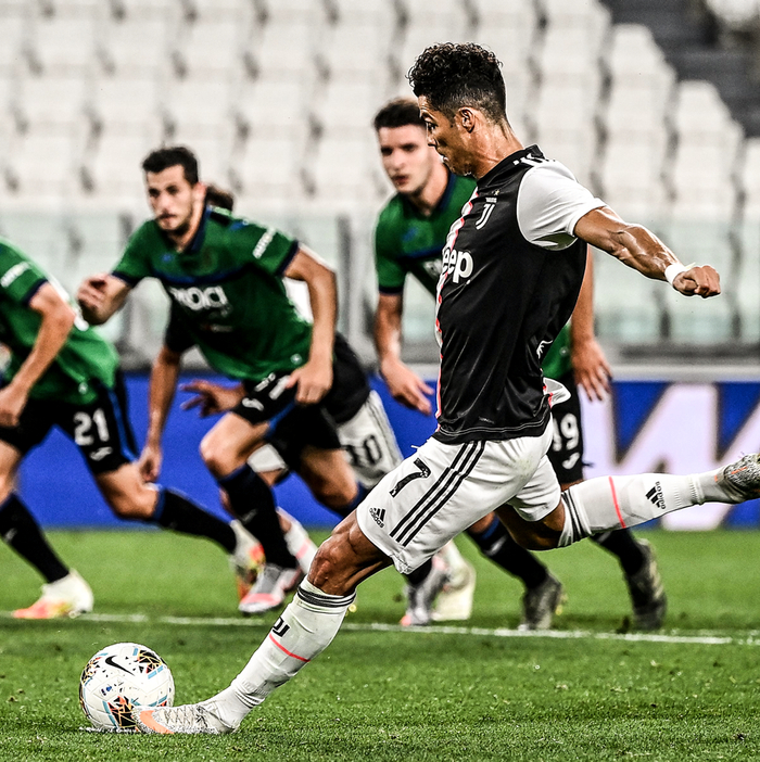 关于比利时以惊险比分击败冰岛，保持不败的信息