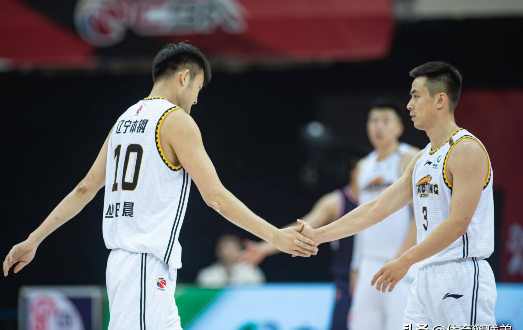 辽宁队鏖战北京队，王哲林扛起全队