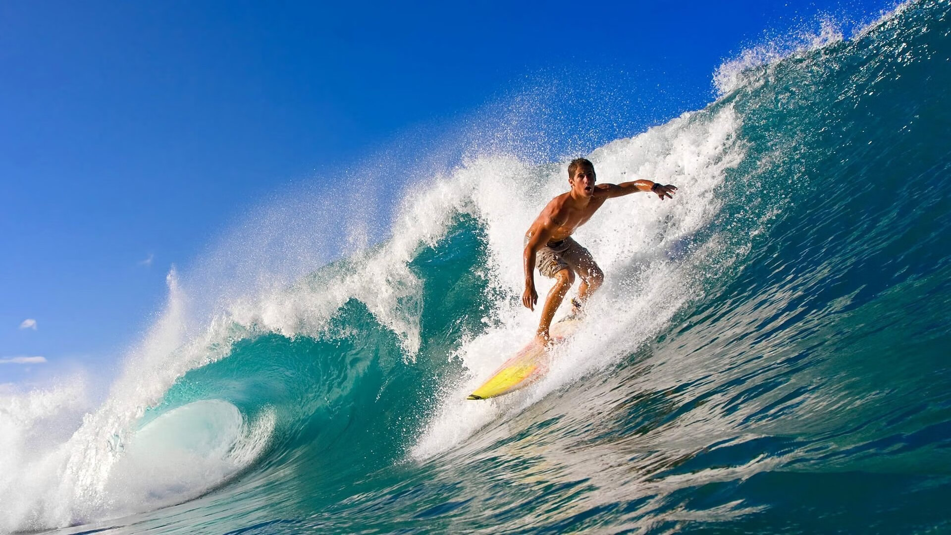 赛道上的逆袭，哈斯鏖战梅赛德斯，勒克莱尔带队取胜